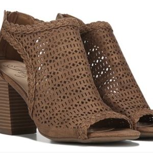 Fergie Open Toed Heel | Size 5 | Tan